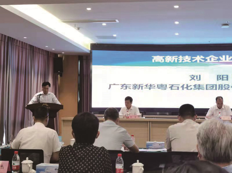 半岛在线注册系企业在茂名高新区科技创新大会上大放异彩 (2)_副本.jpg