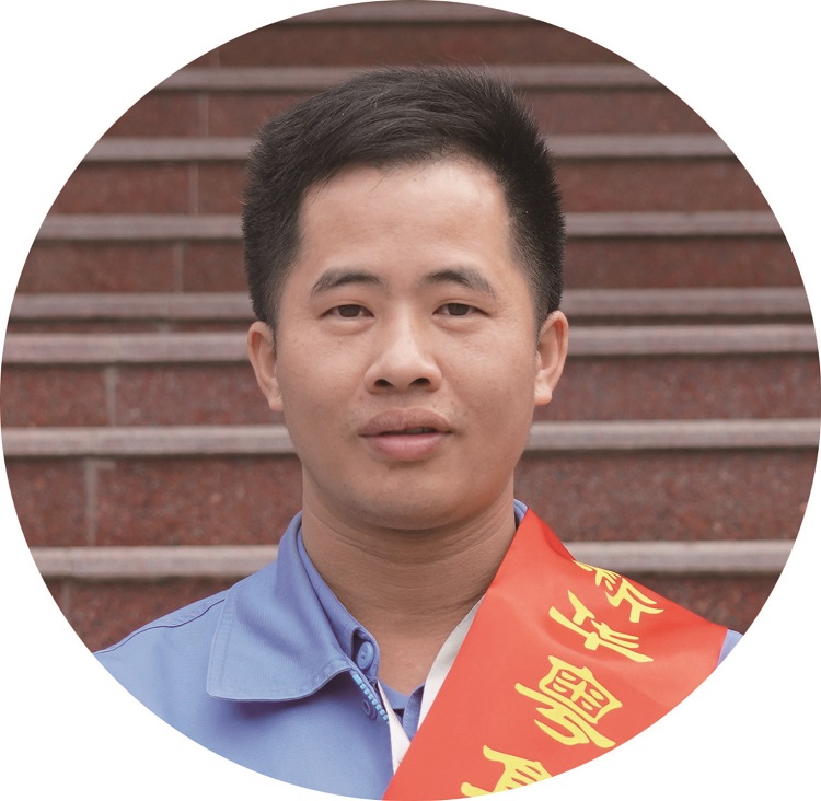 黄永富_荣获2021年度半岛在线注册集团劳动模范.jpg